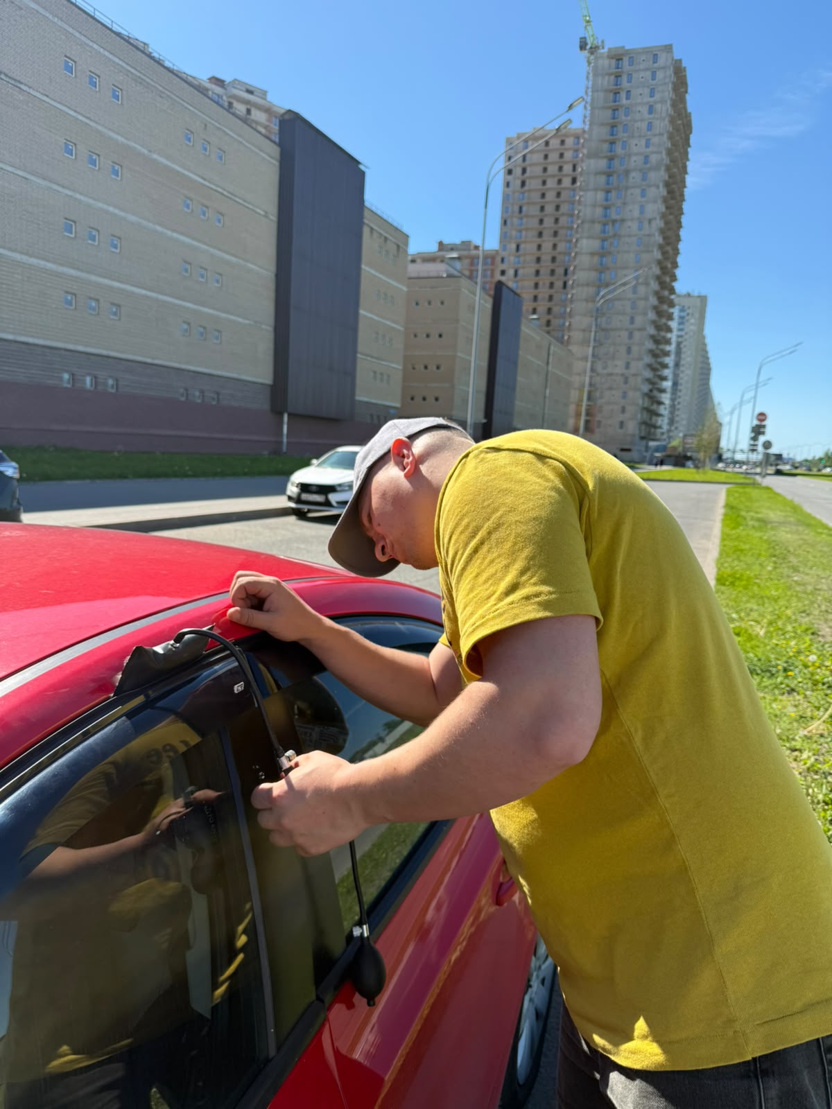 Аварийное вскрытие автомобиля мастером в Шлиссельбурге
